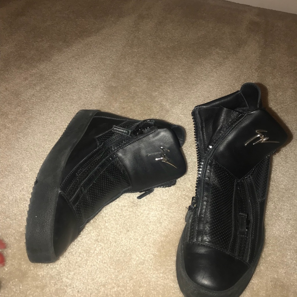 Black side zip GZ SNEAKER